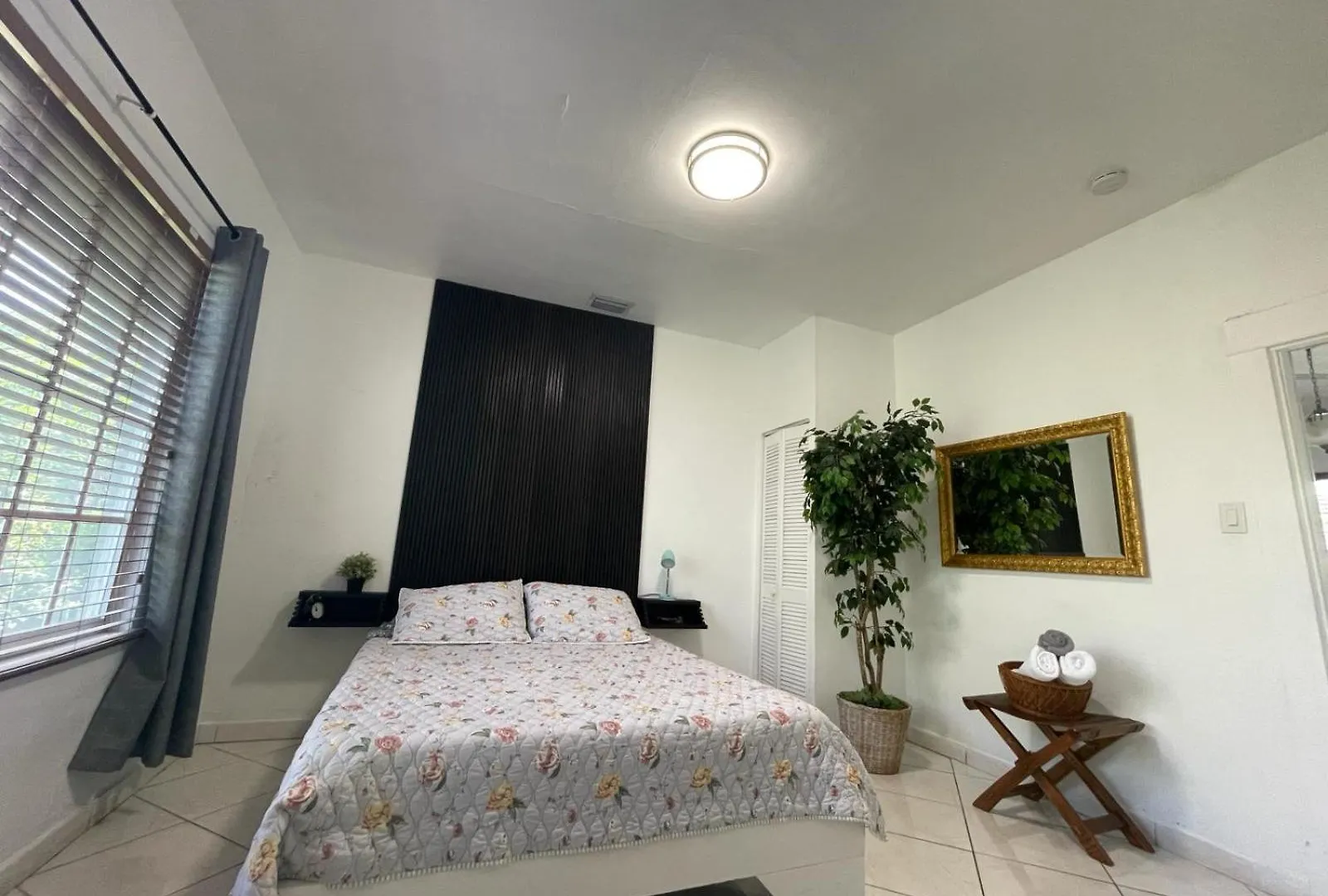 Private Next To Calle Ocho *
