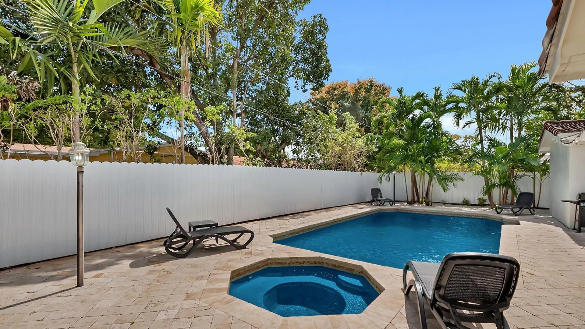 Gated Blanca 5br 3ba With Heated Pool & Bbq