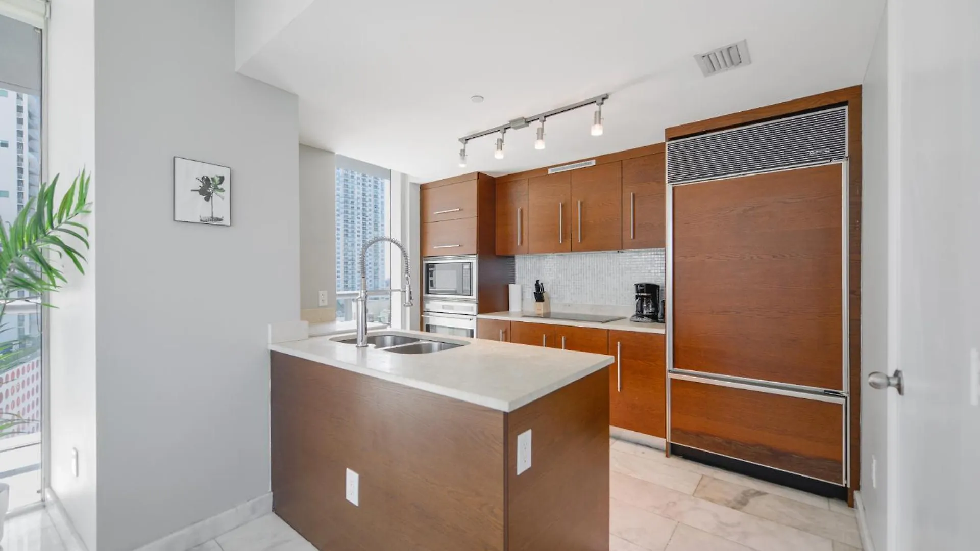 Breathtaking Views At Icon W Lux Brickell Apartment *