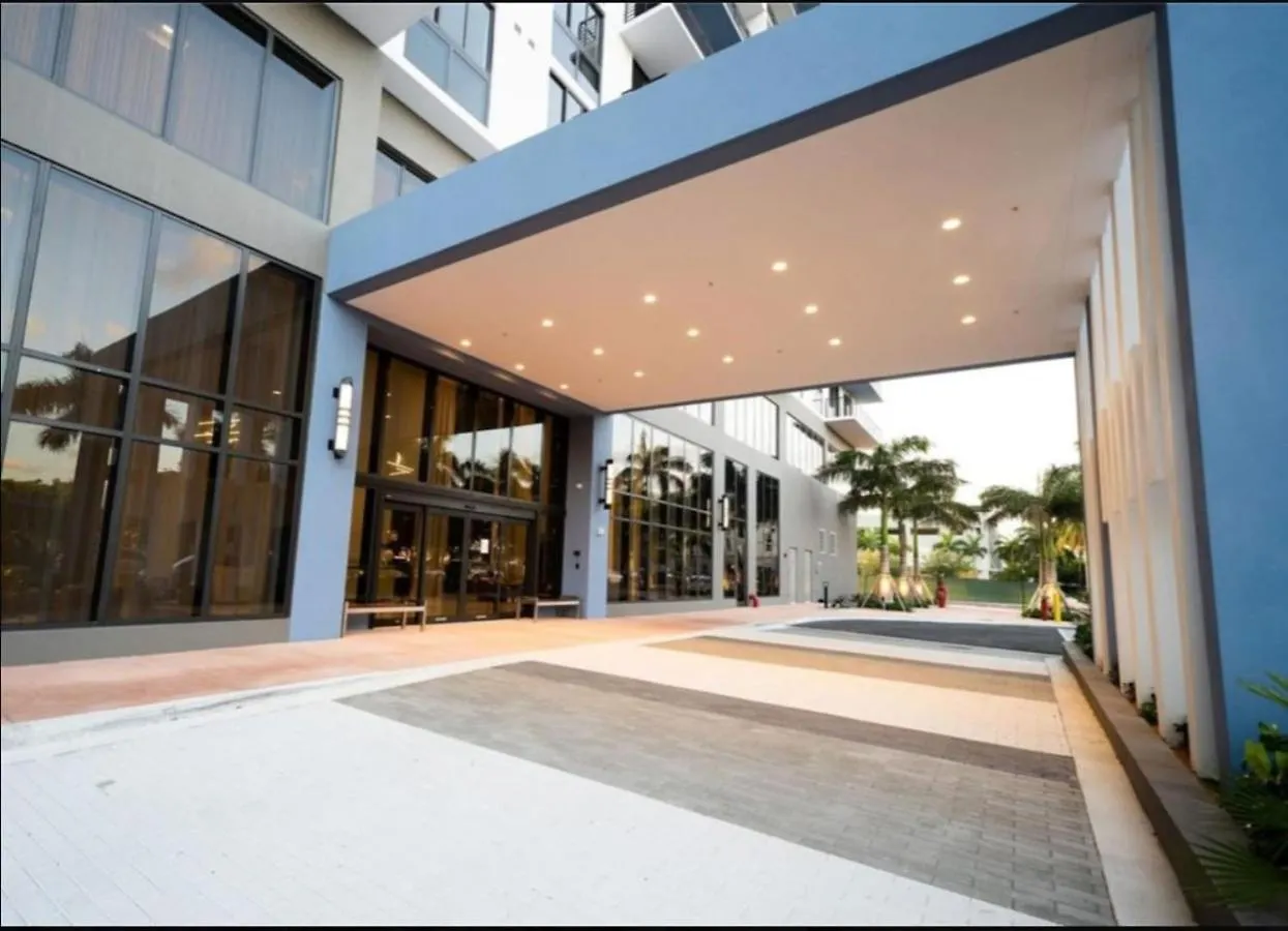 Apartment Style Luxury Living In Doral, *