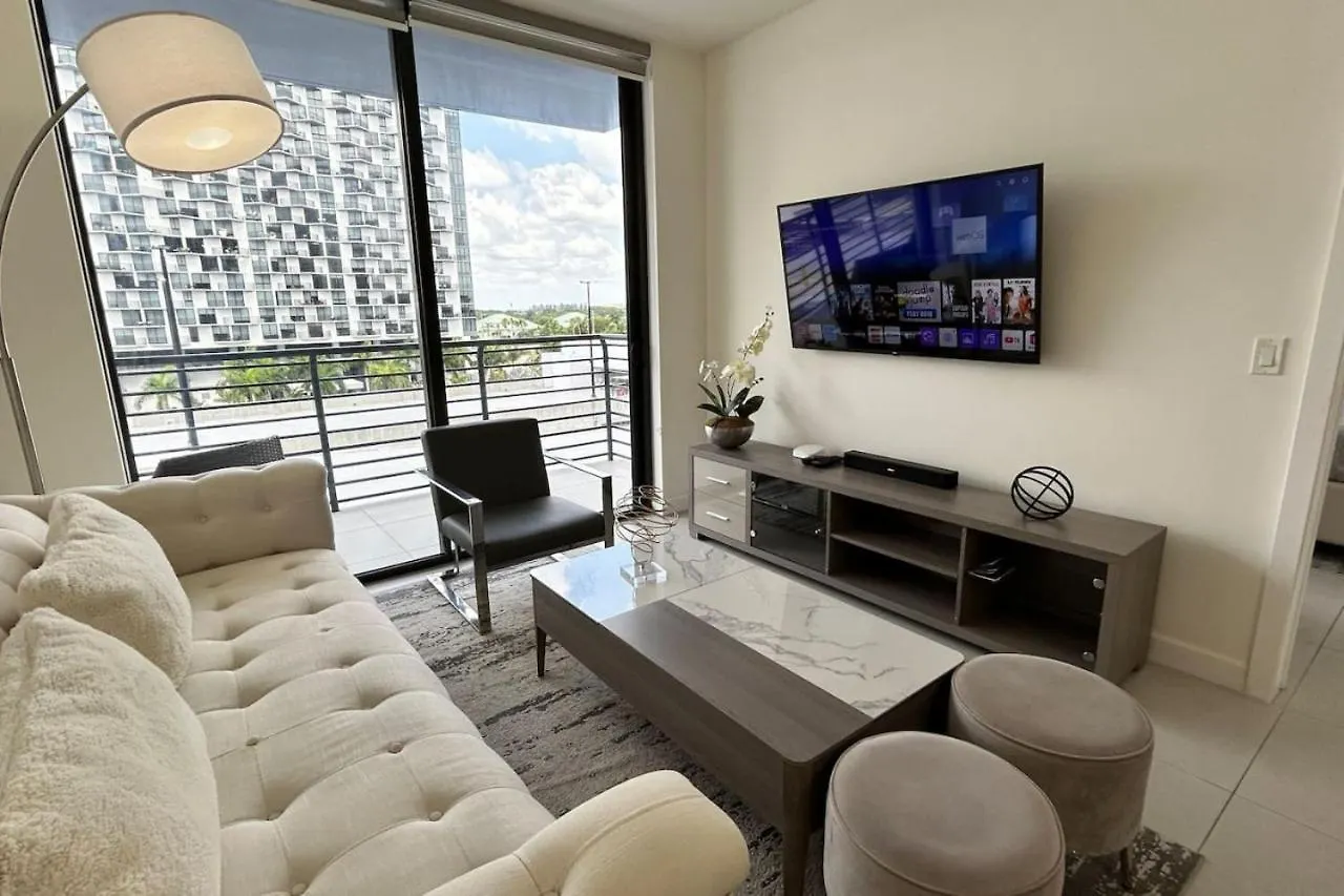 Style Luxury Living In Doral, *