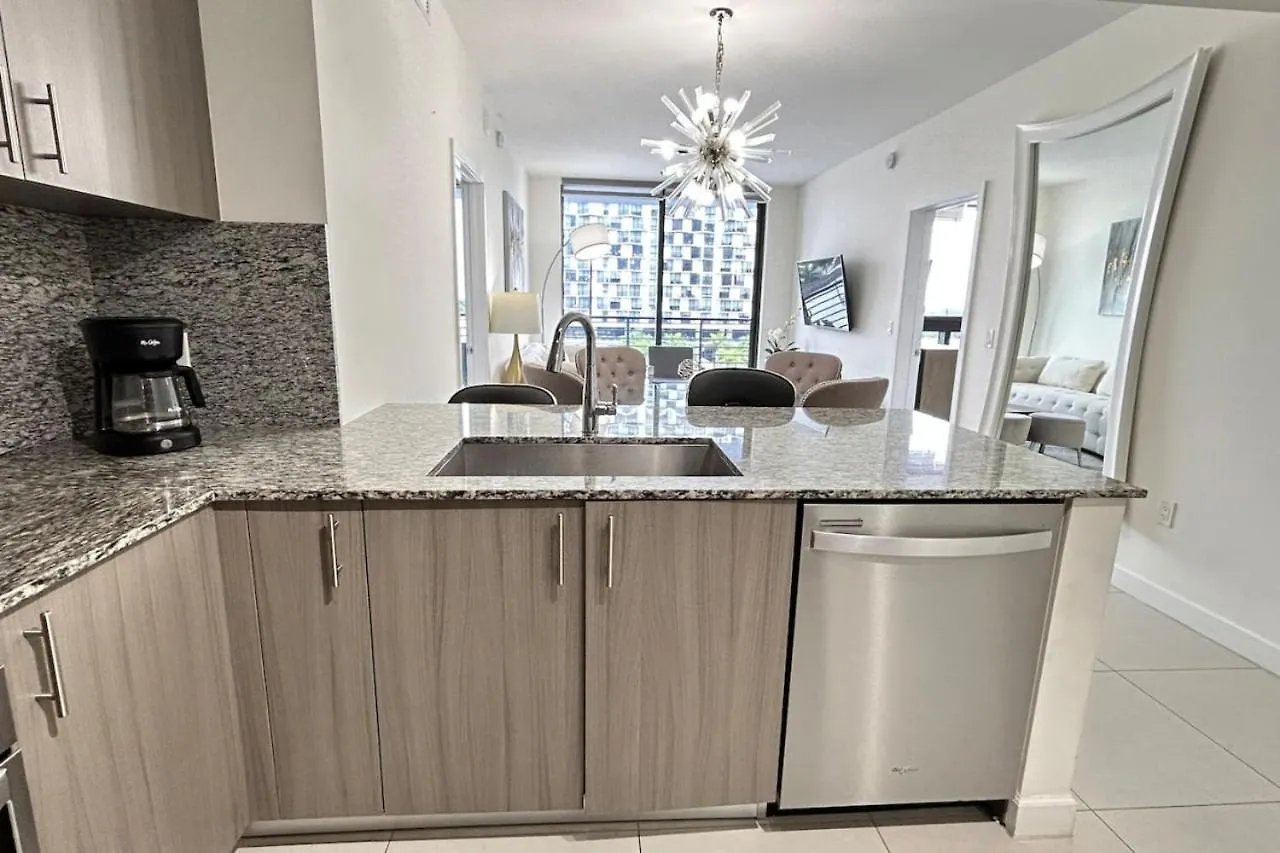 Style Luxury Living In Doral, *