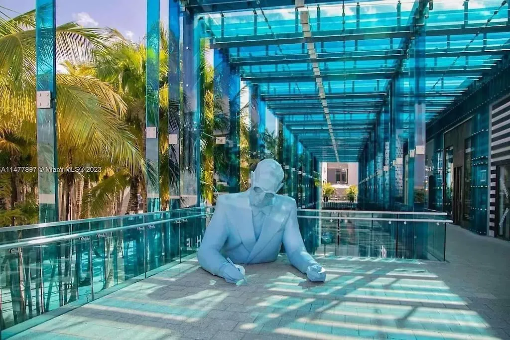 Designer House Steps From Stores Miami