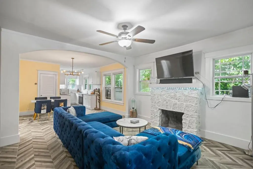 Designer House Steps From Stores Miami