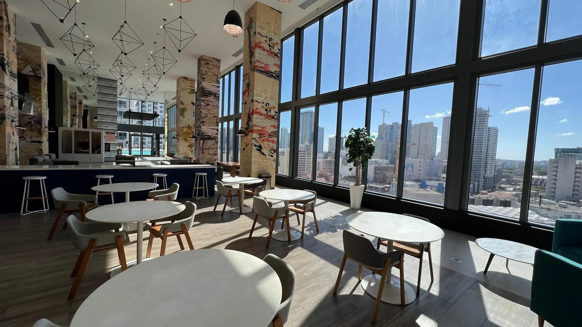 Apartment In Downtown *