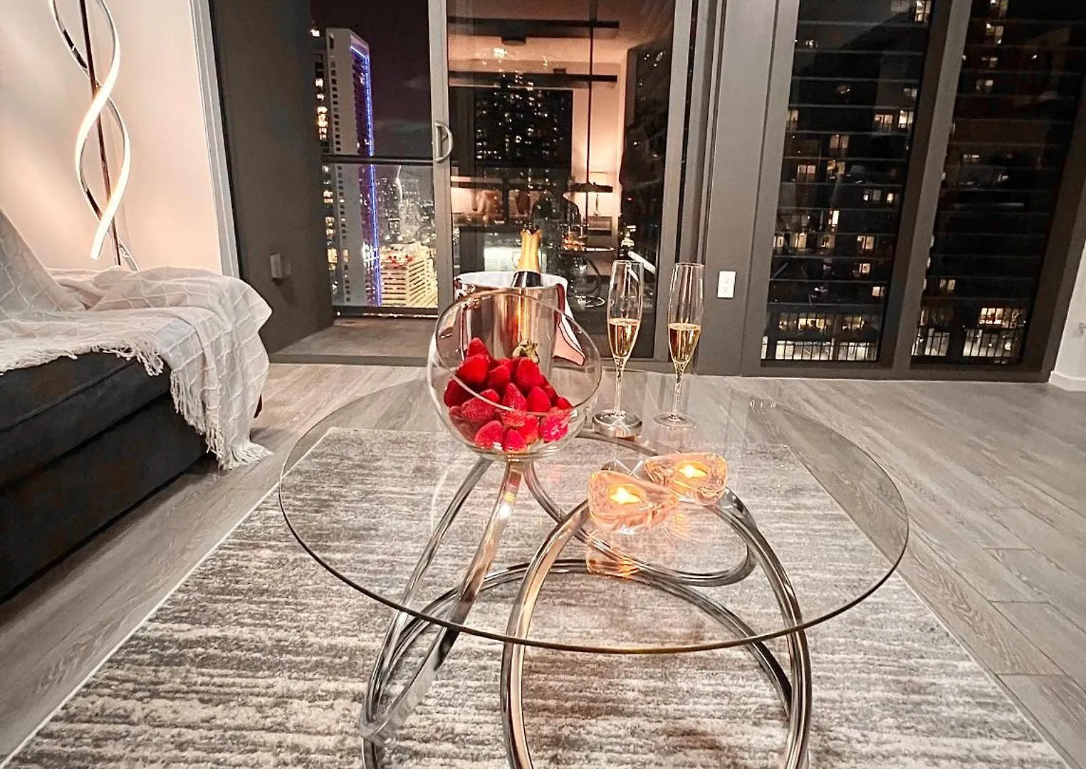 Apartment In Downtown *