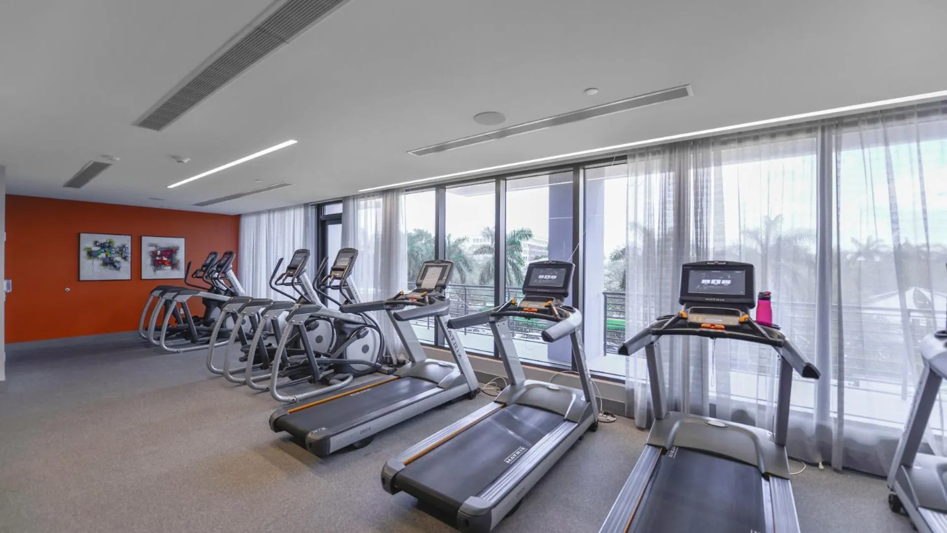 Modern At Downtown Doral Park * Miami