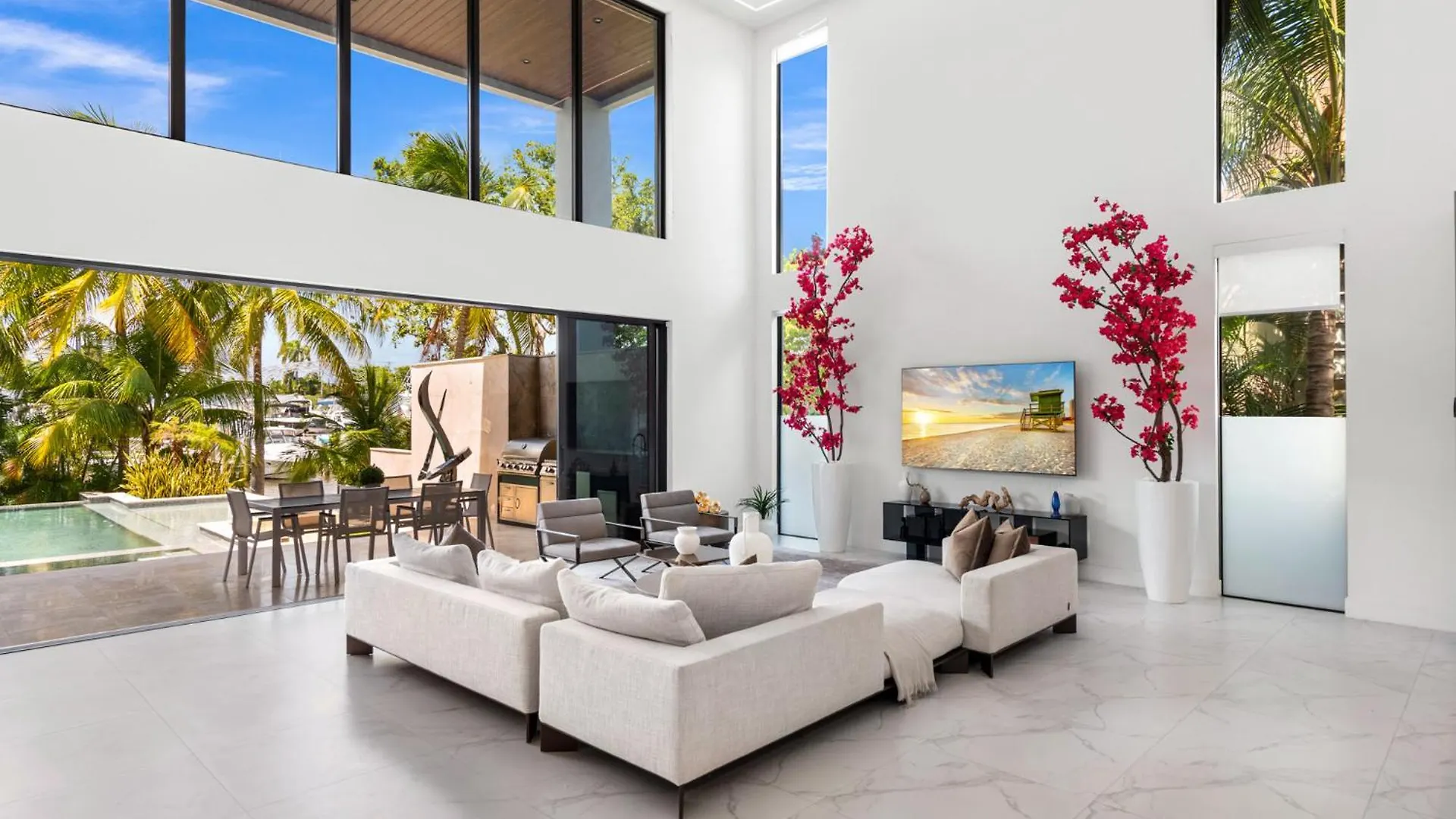 Villa Waterfront 6 Bedrooms Sleeps 14 People *
