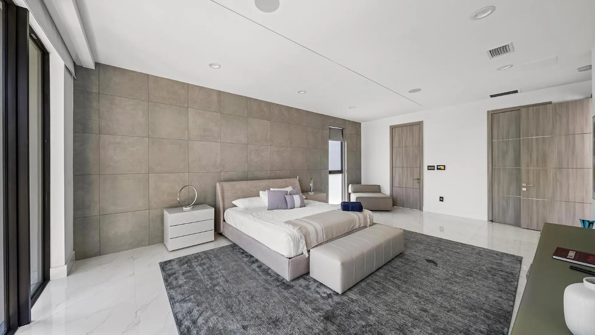 Waterfront 6 Bedrooms Sleeps 14 People Villa Miami