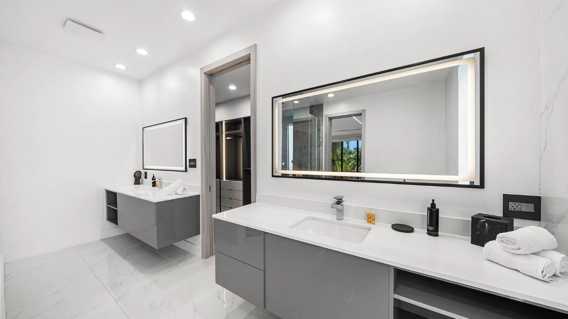 Waterfront 6 Bedrooms Sleeps 14 People Villa Miami