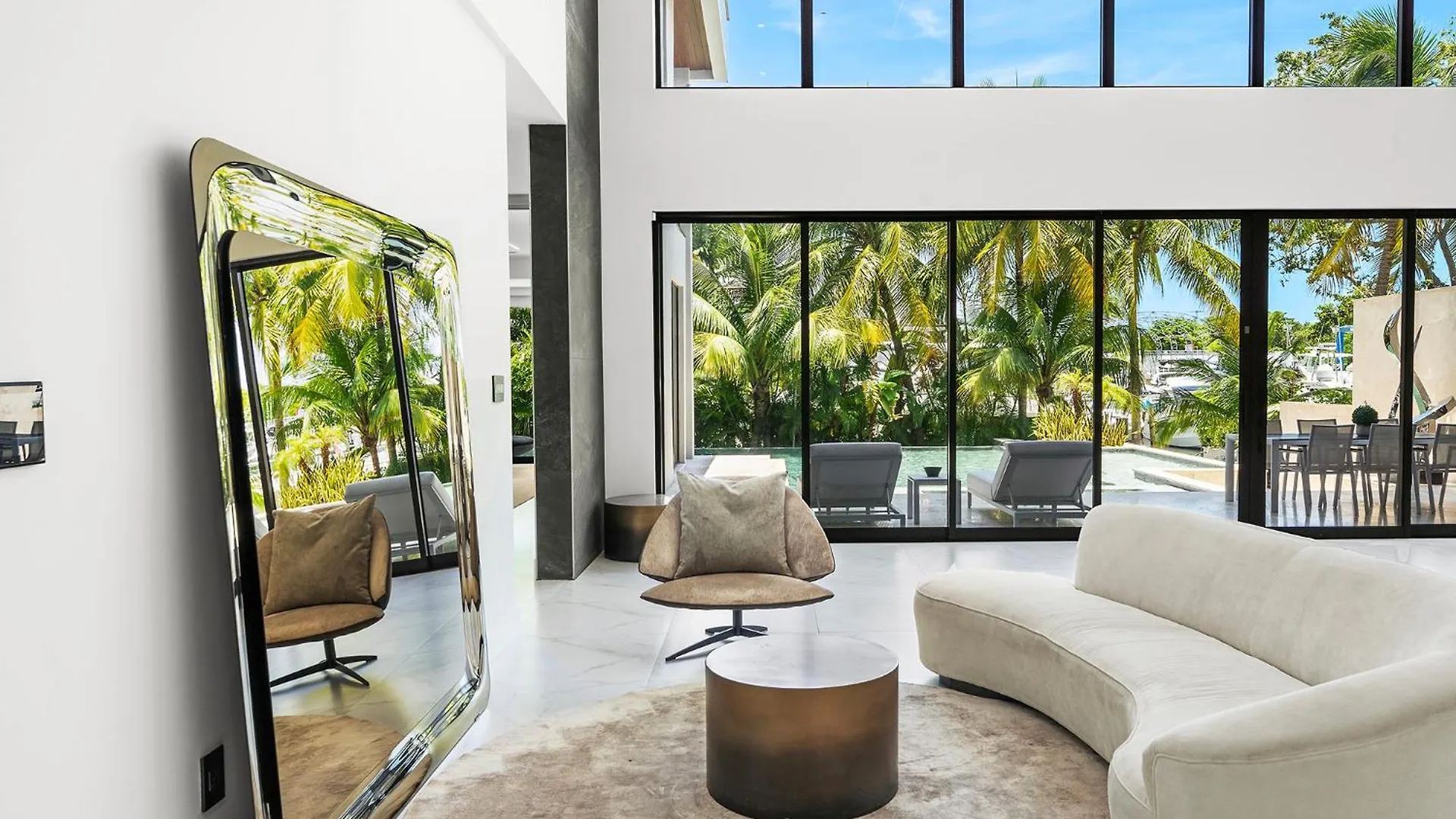 Waterfront 6 Bedrooms Sleeps 14 People *