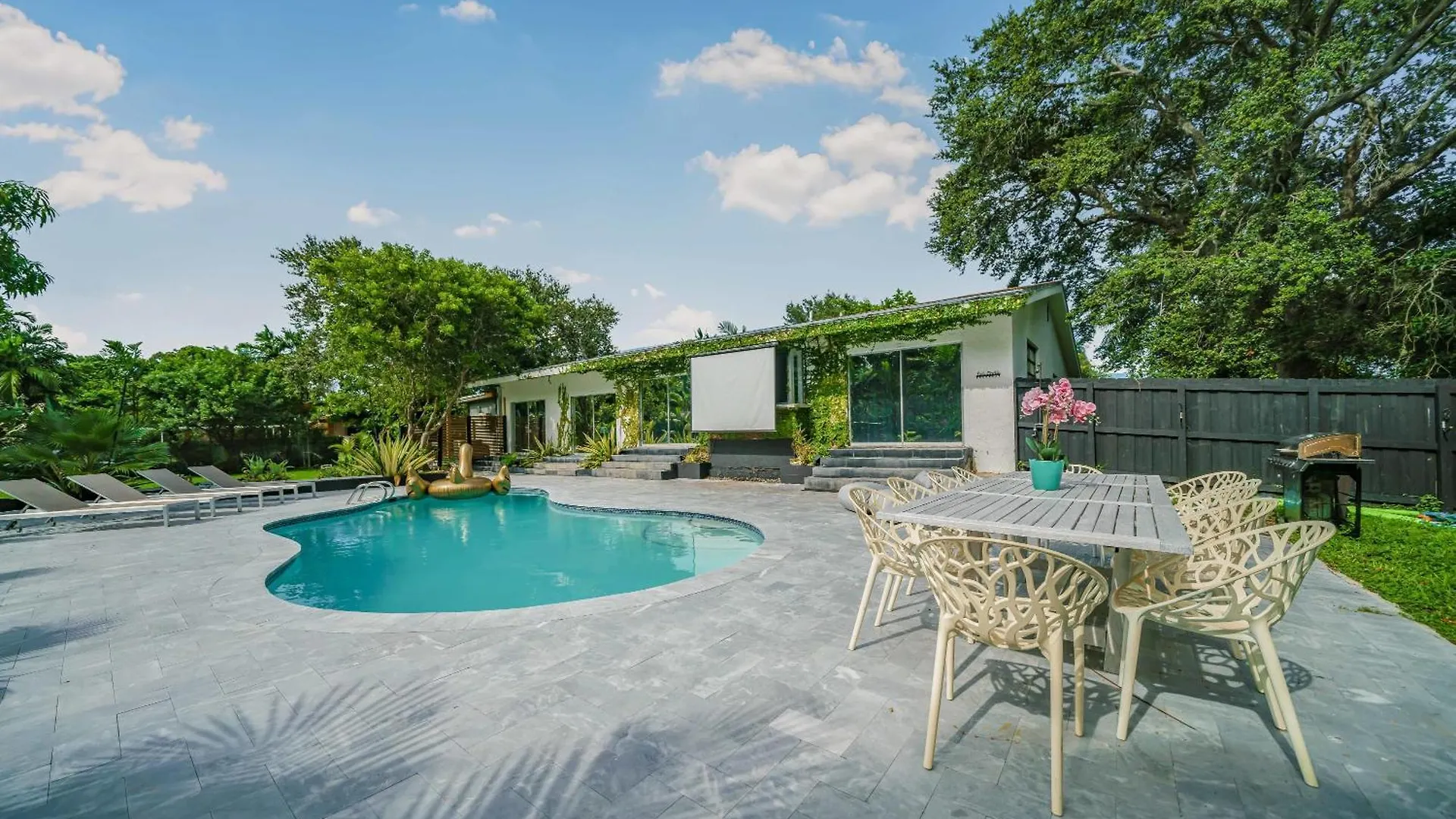 New Jungle Paradise Heated Pool Bbq Soccer *