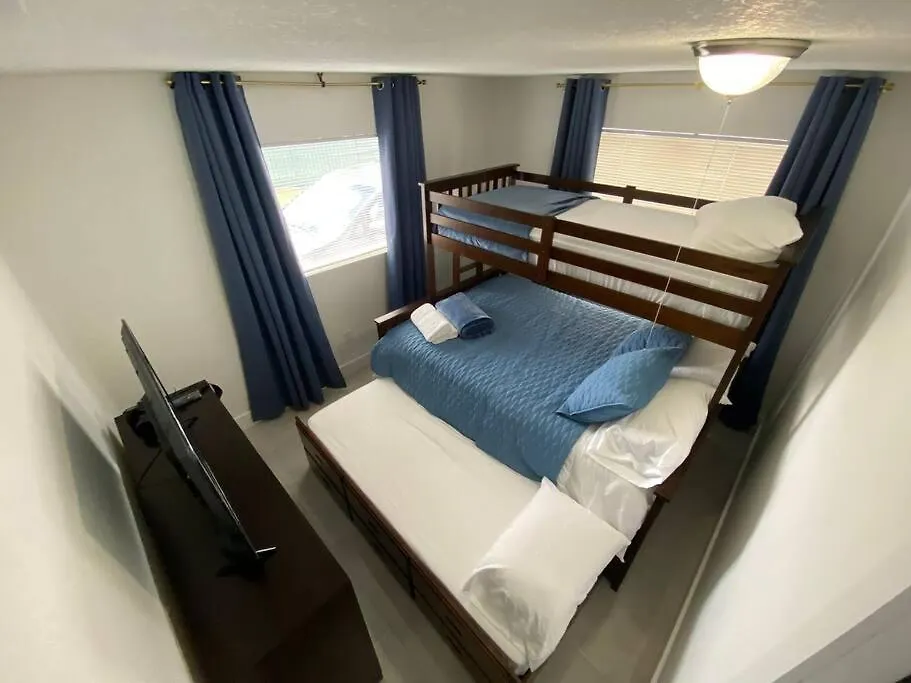 Comfortable House Near Downtown & Airport *
