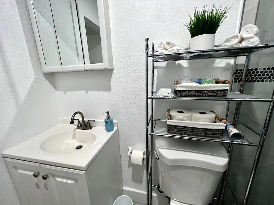 Comfortable House Near Downtown & Airport