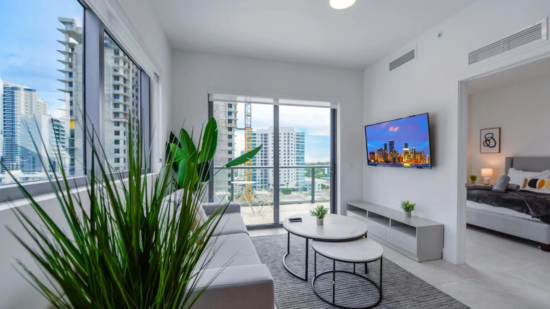 With Amazing Views In The Heart Of Brickell Apartment *