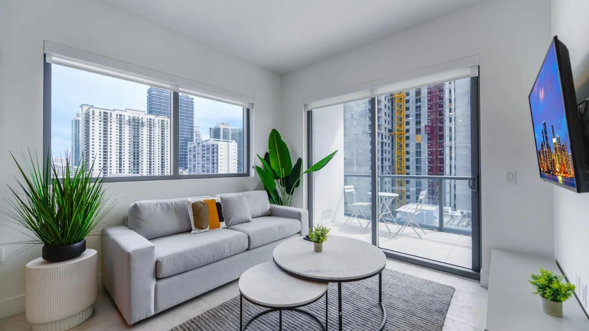 With Amazing Views In The Heart Of Brickell *