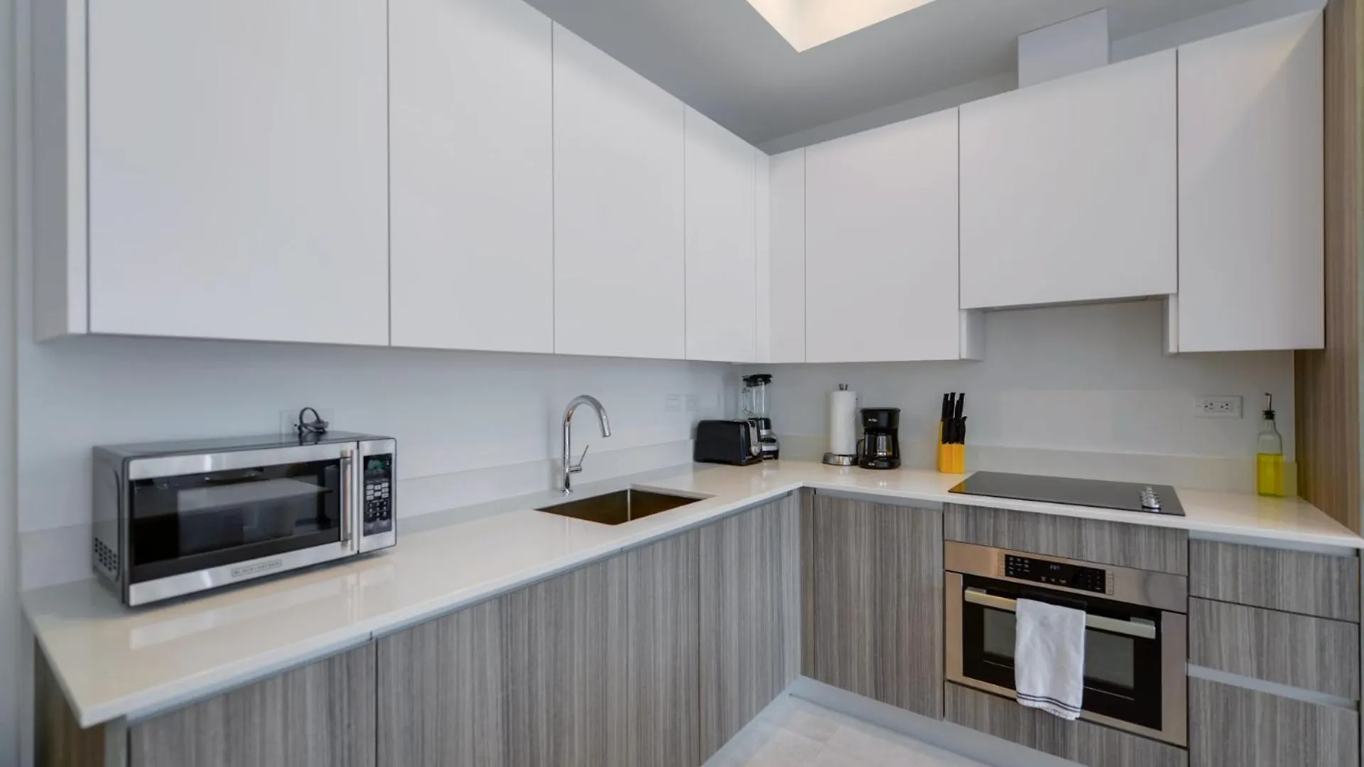 With Amazing Views In The Heart Of Brickell Apartment
