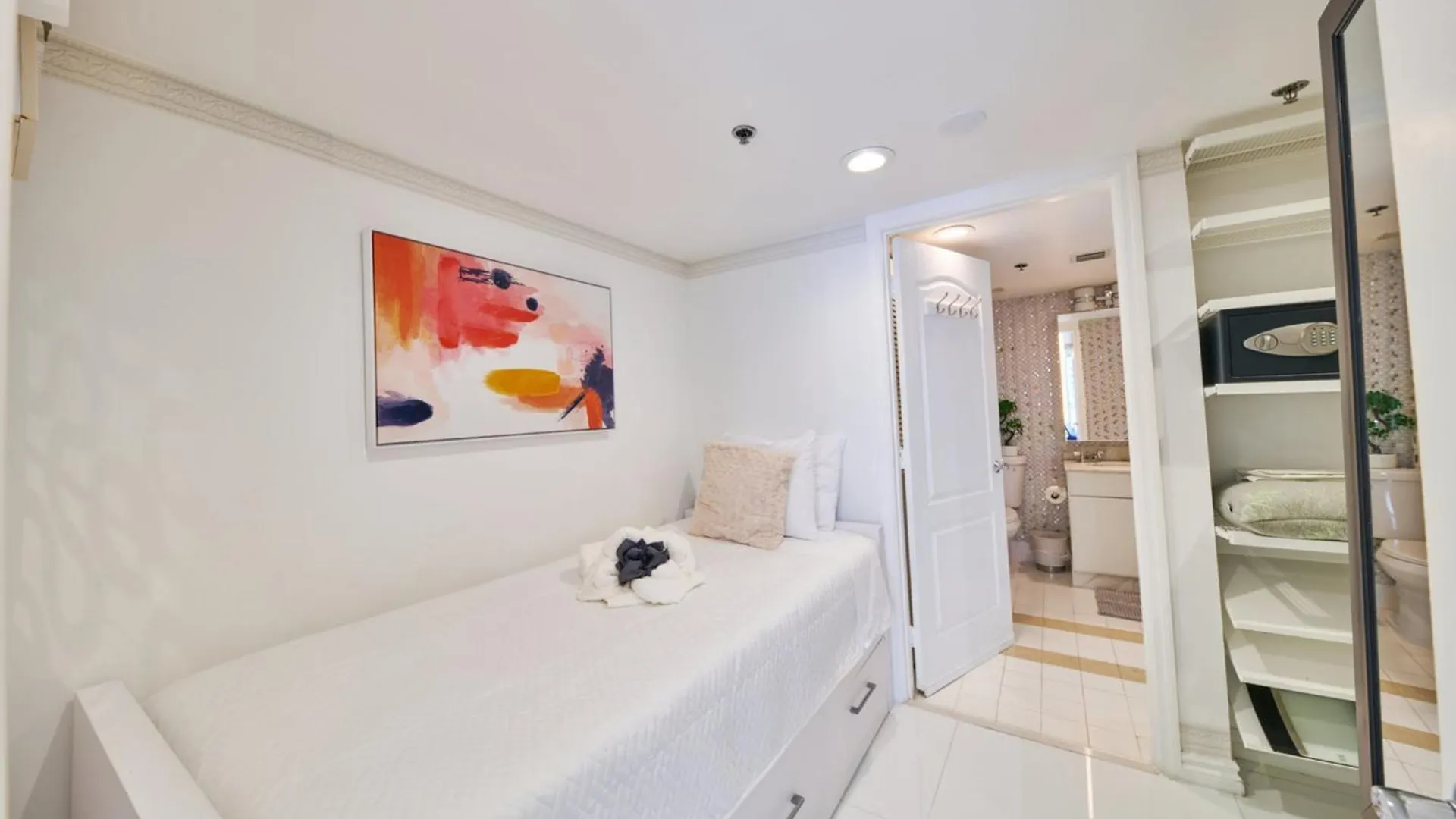 Serene View 1 Br Apartment