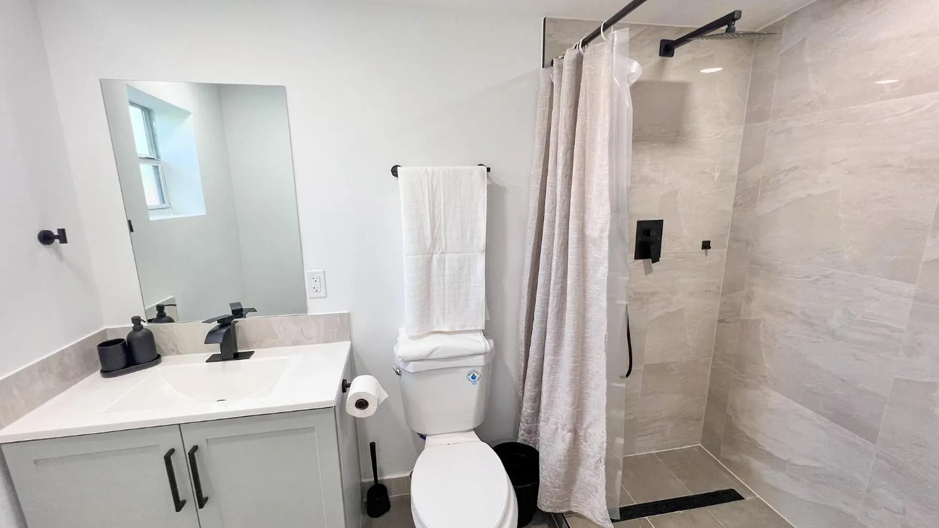 Holiday home New 3bedroom 2bathroom Private *