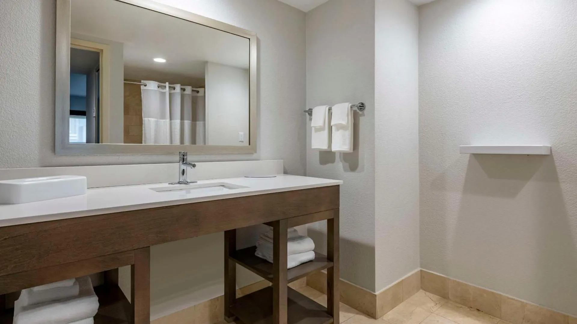 Hotel Comfort & Downtown Brickell-port Of 4*