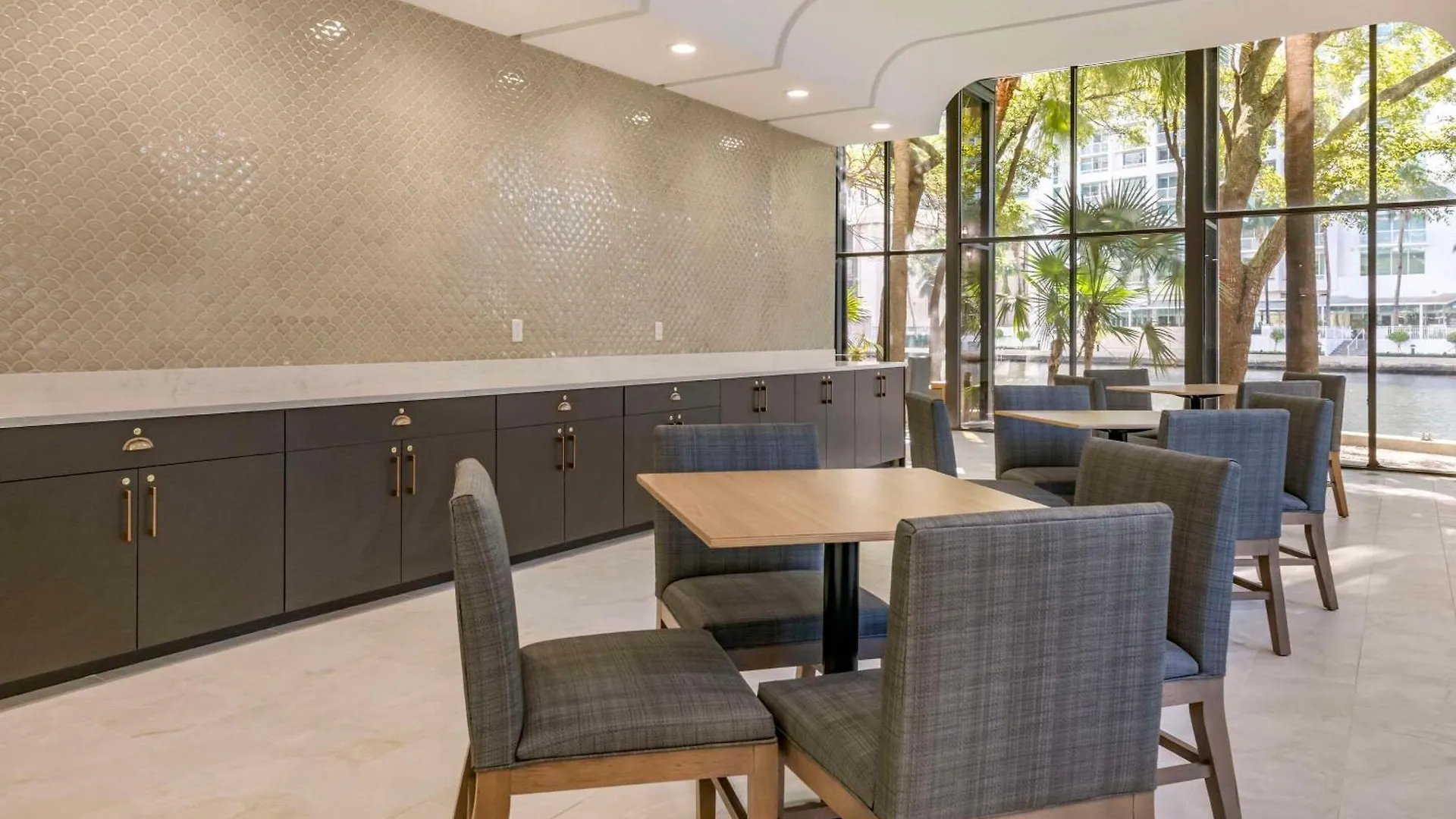 Comfort & Downtown Brickell-port Of 4* Miami