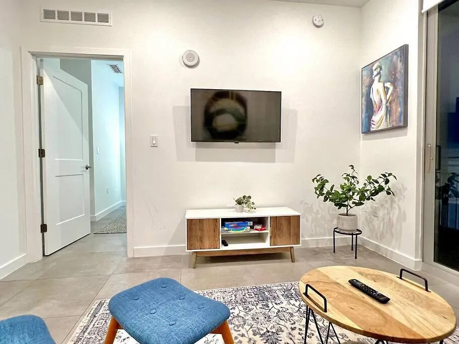 Downtown King Bed, Luxe Condo, Free Parking Apartmán *