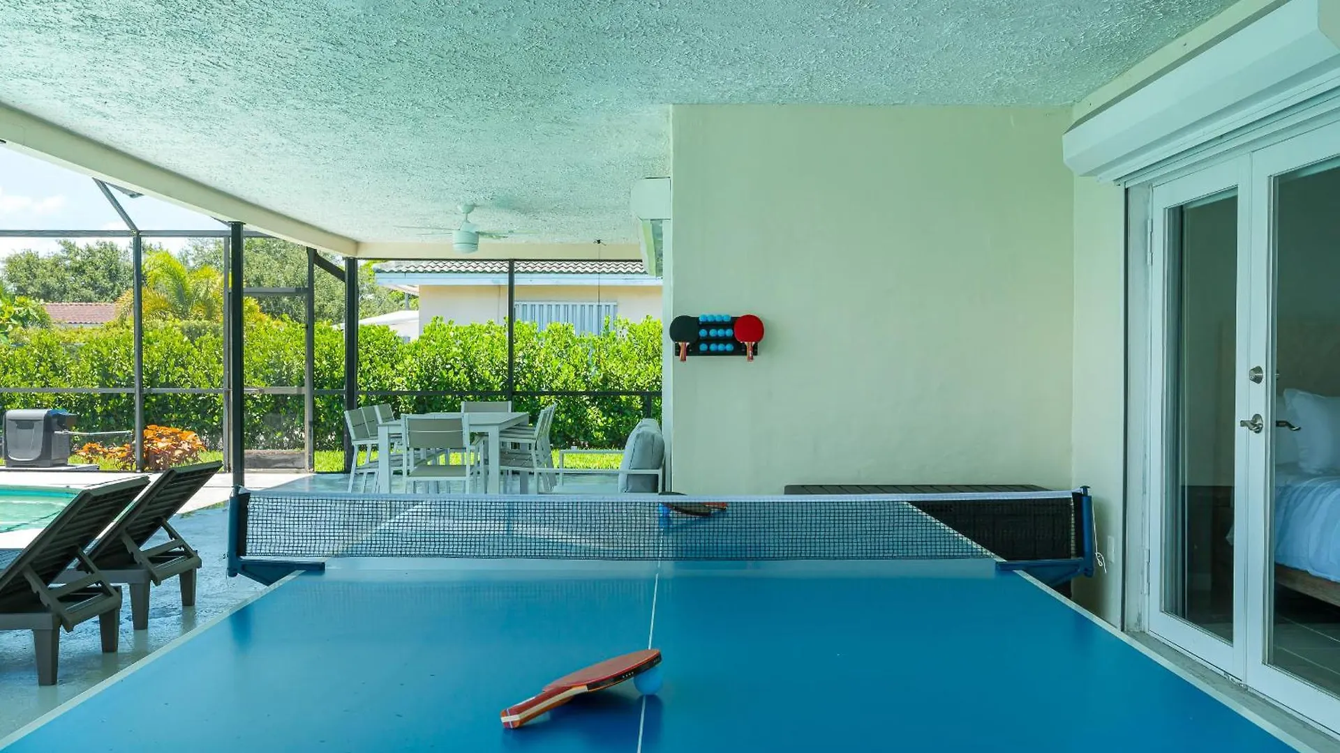 Waterfront Pool & Amazing Location - Wow *