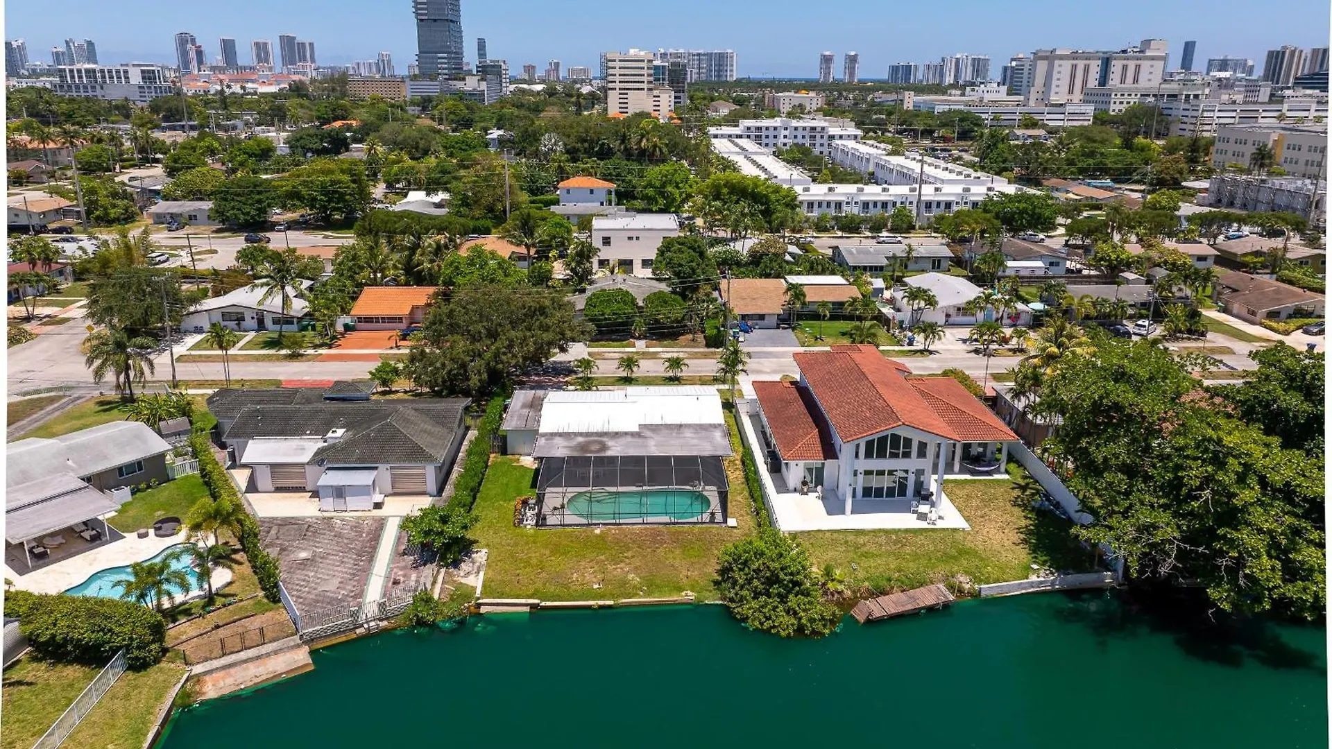 Waterfront Pool & Amazing Location - Wow