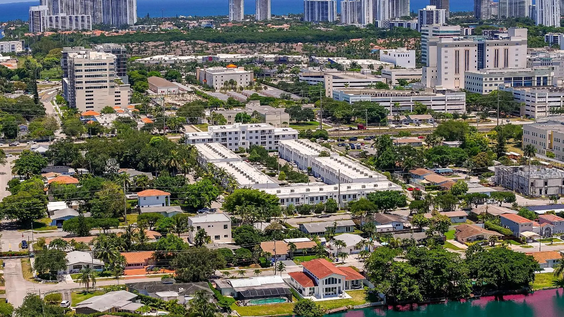Waterfront Pool & Amazing Location - Wow * Miami