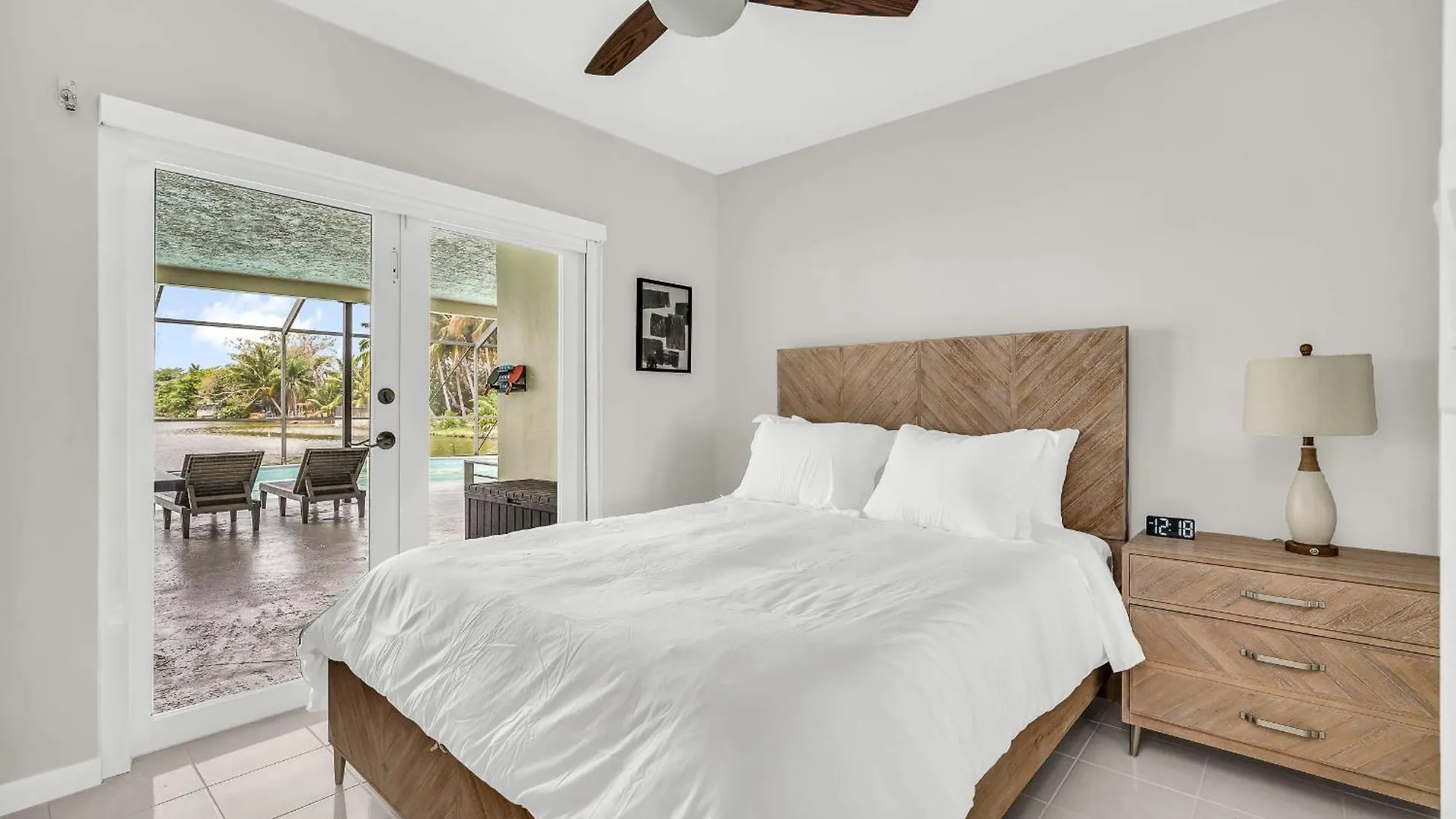 Waterfront Pool & Amazing Location - Wow Holiday home *