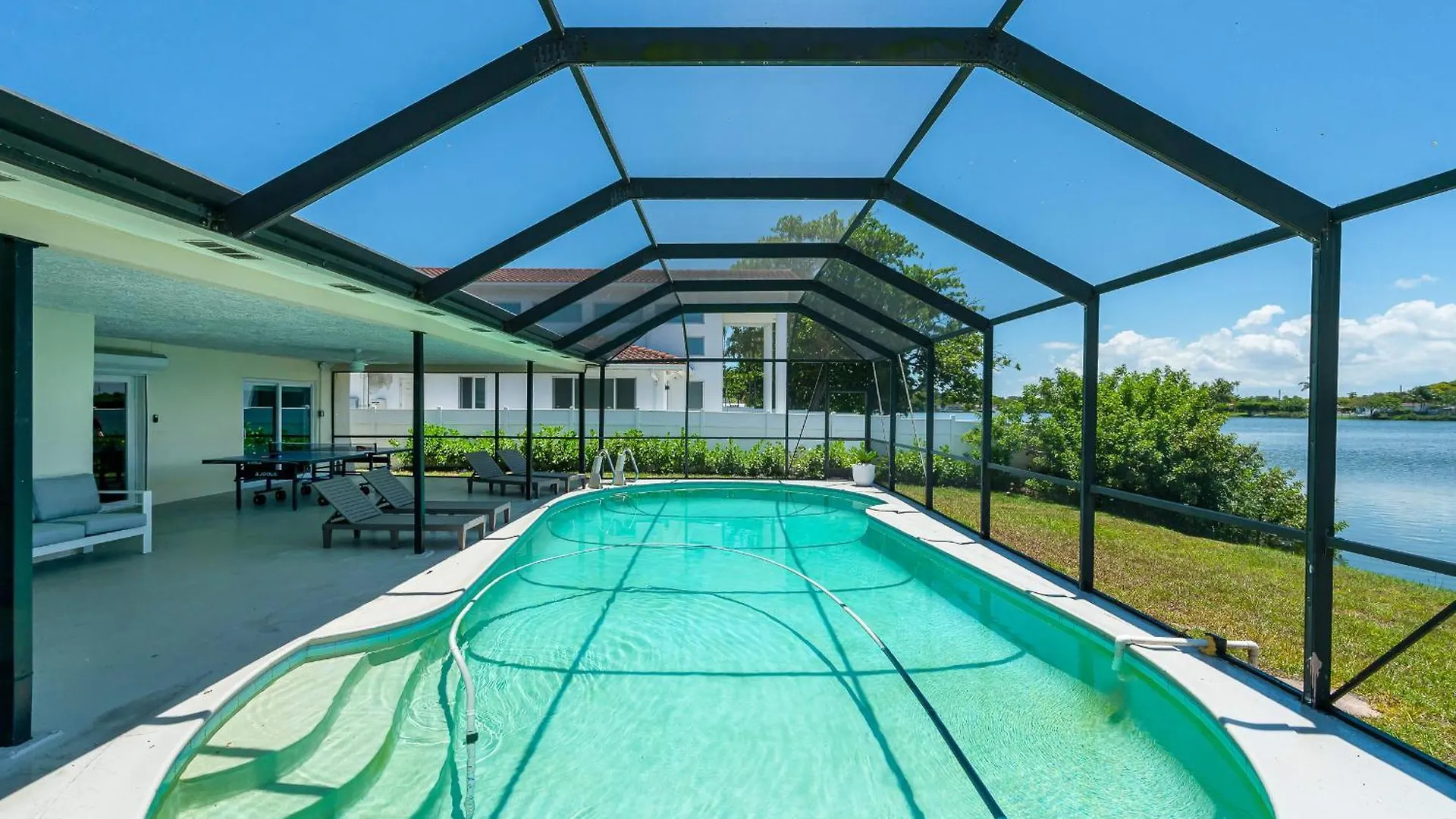 Waterfront Pool & Amazing Location - Wow Holiday home Miami