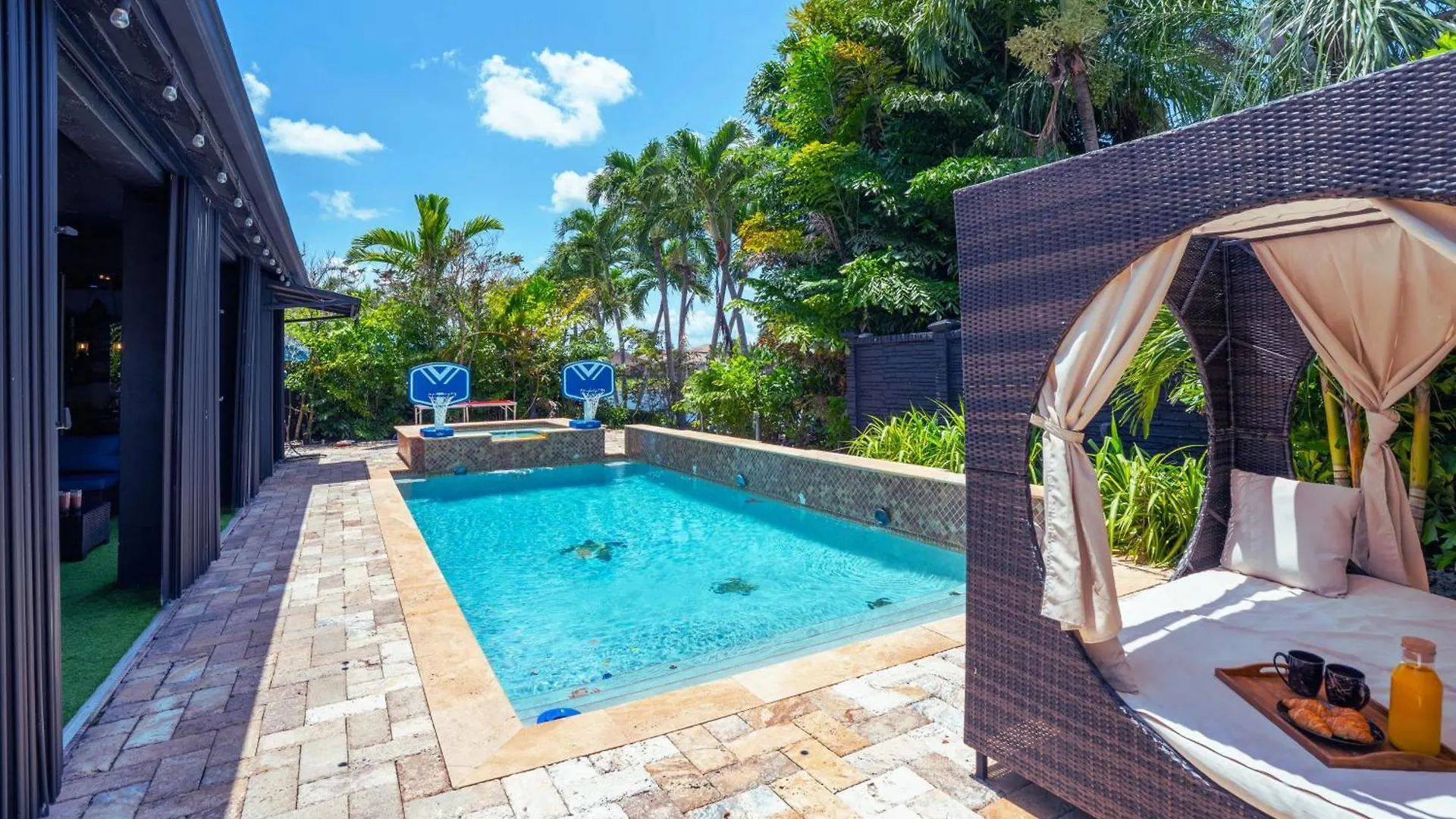Avatar Luxe 5br W Cinema, Pool, Game & Bbq Villa