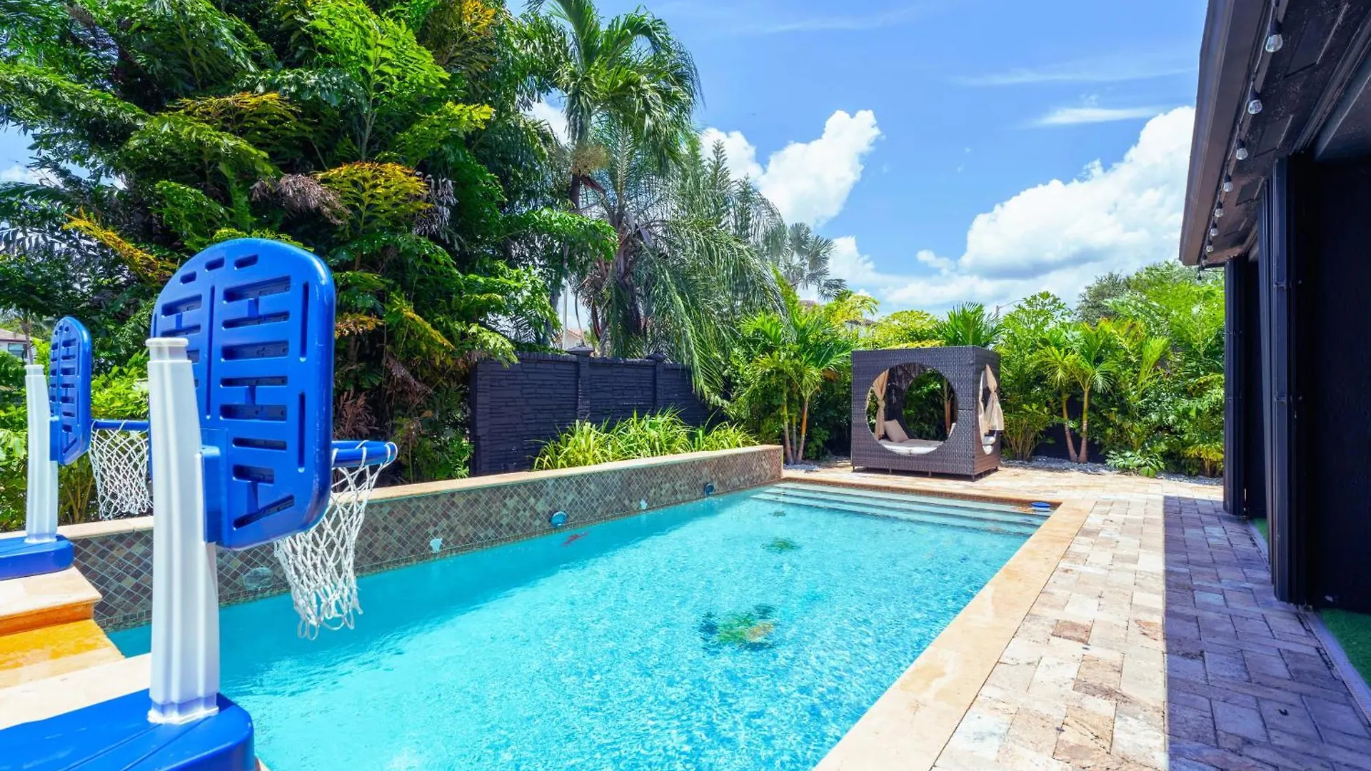 Avatar Luxe 5br W Cinema, Pool, Game & Bbq * Miami