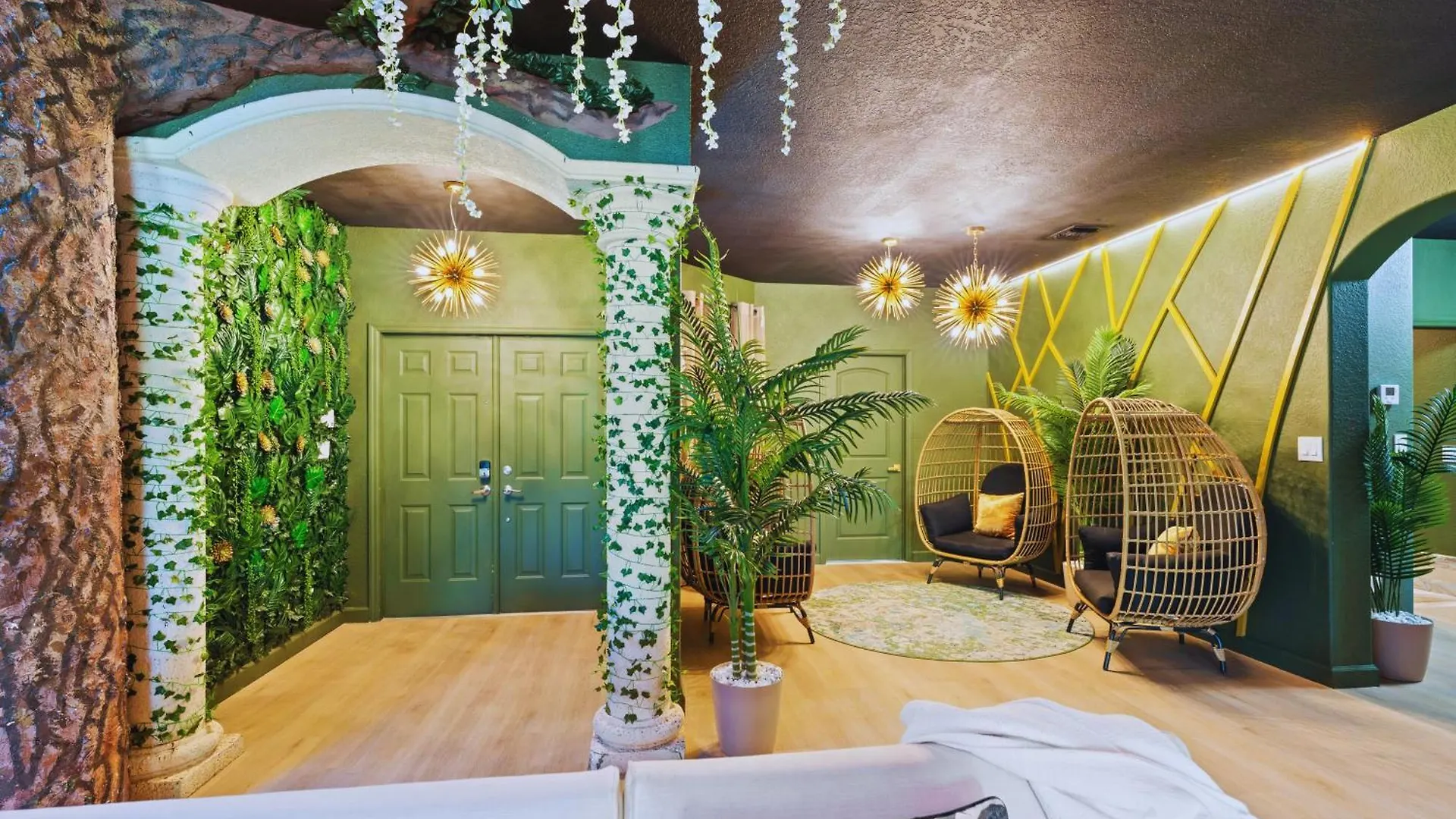 Villa Avatar Luxe 5br W Cinema, Pool, Game & Bbq Miami