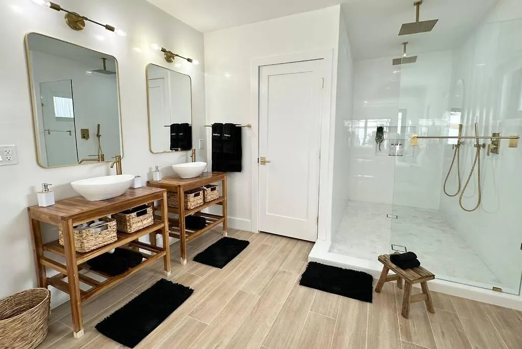 Pool Sleeps 8 Mins To Calle 8 Sobe Brickell * Miami