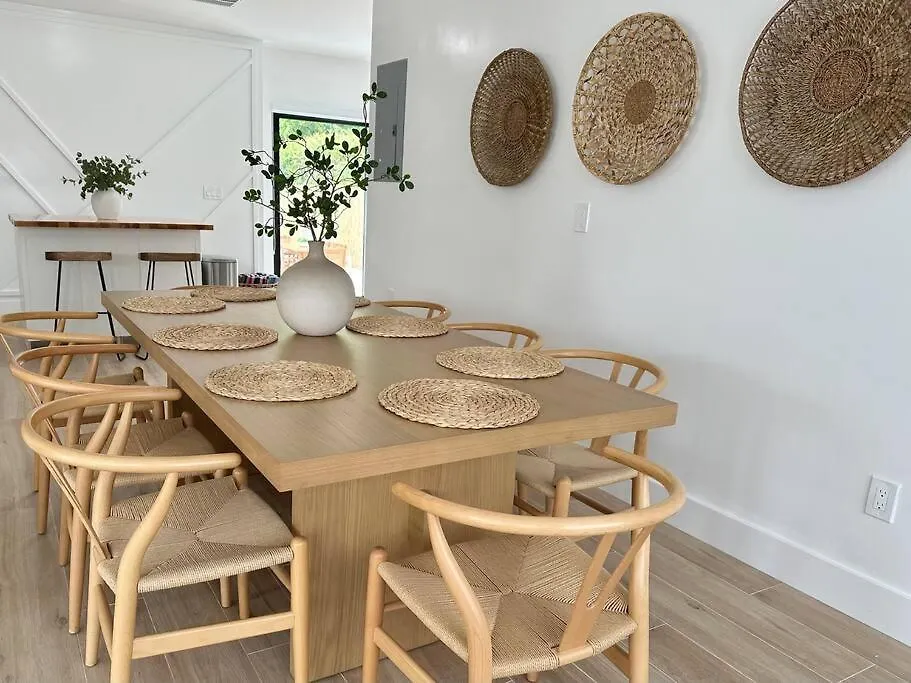Pool Sleeps 8 Mins To Calle 8 Sobe Brickell Holiday home Miami