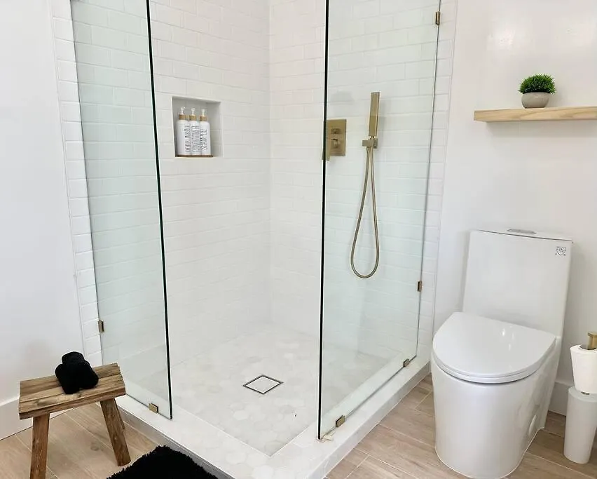 Pool Sleeps 8 Mins To Calle 8 Sobe Brickell Holiday home *