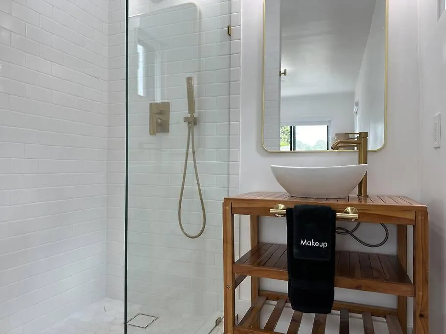 Pool Sleeps 8 Mins To Calle 8 Sobe Brickell Holiday home