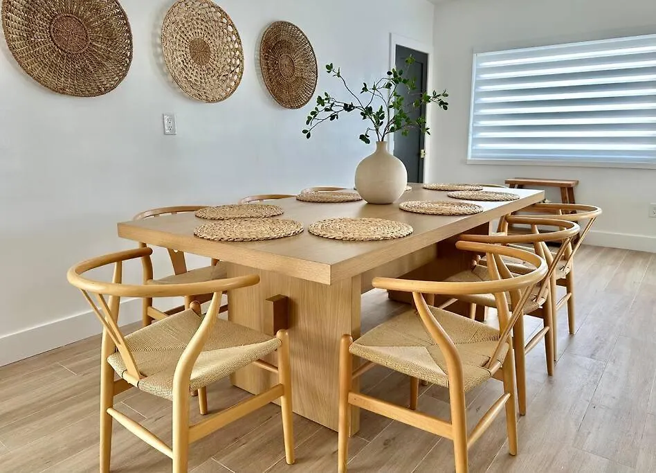 Pool Sleeps 8 Mins To Calle 8 Sobe Brickell Holiday home *