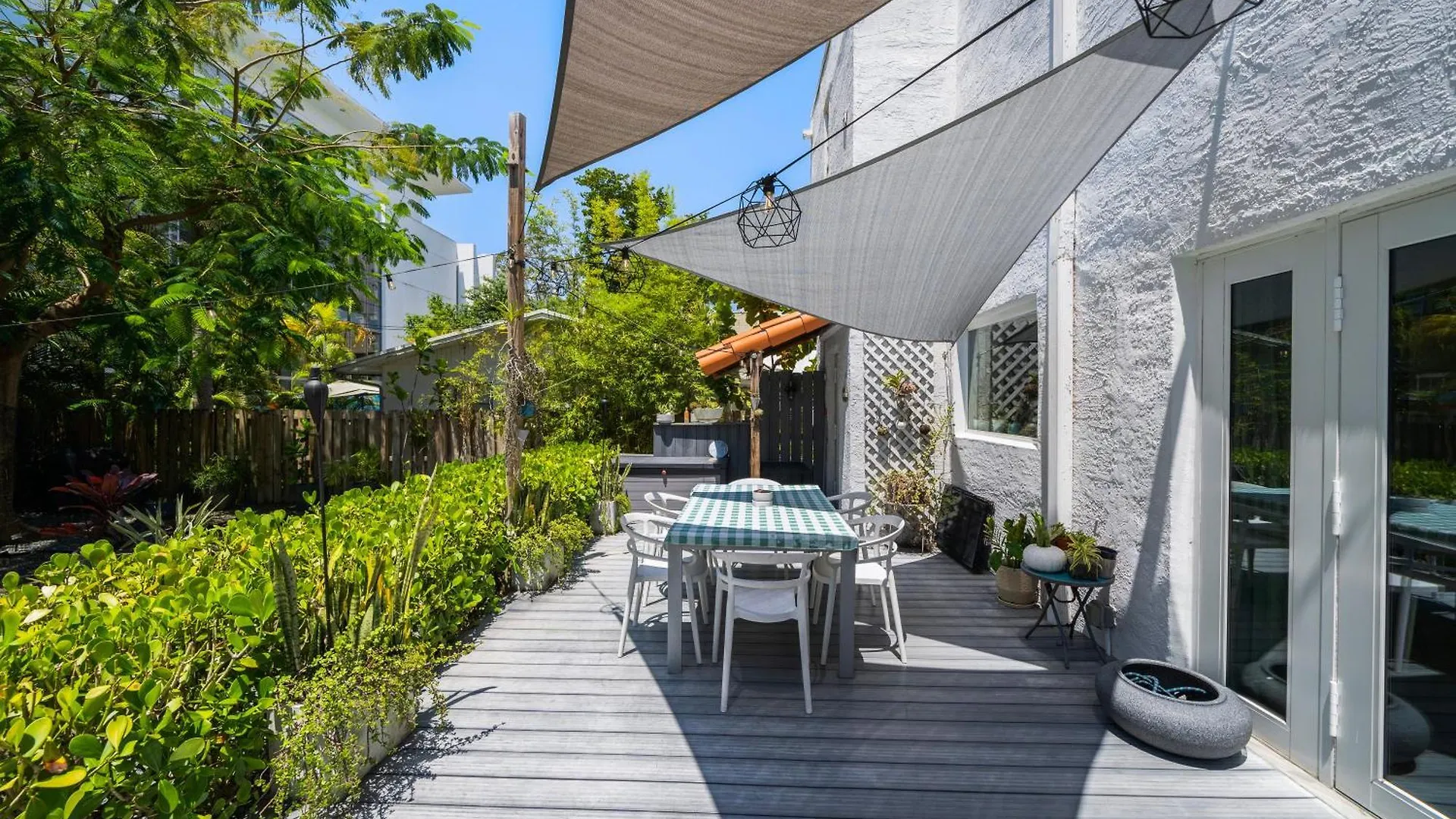 Holiday home Design District Luxury The Perfect 3 Bedrooms