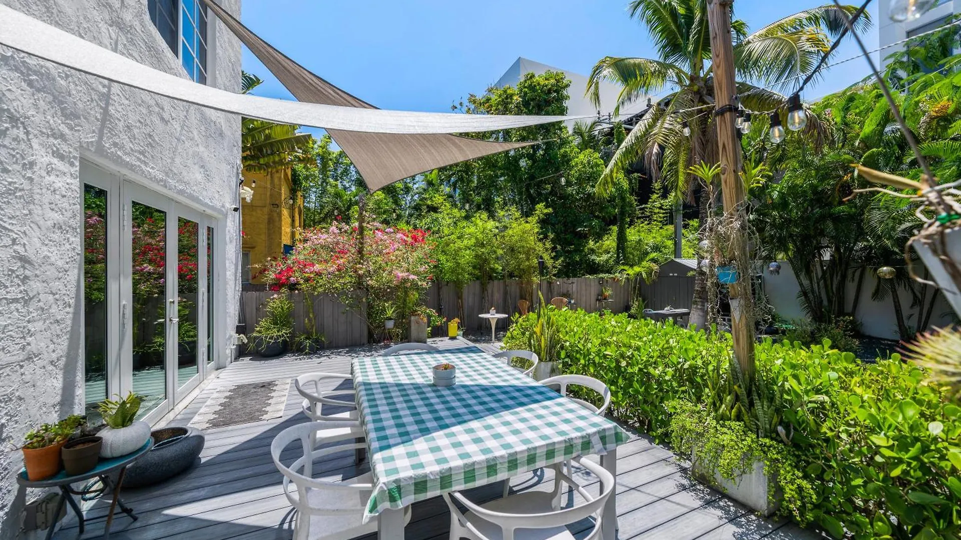 Design District Luxury The Perfect 3 Bedrooms Holiday home *