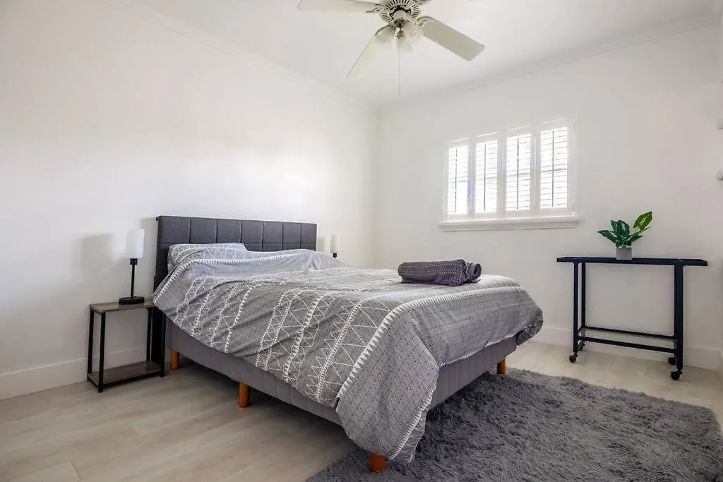 Stylish 3-bed, 2-bath Near Downtown Miami