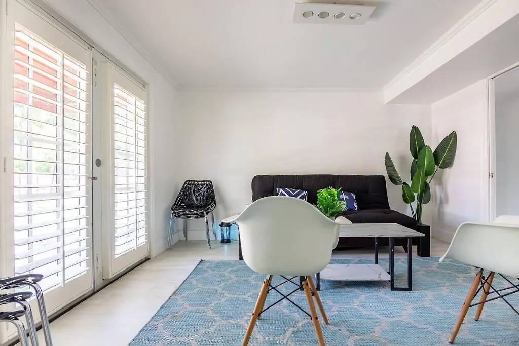 Stylish 3-bed, 2-bath Near Downtown Miami