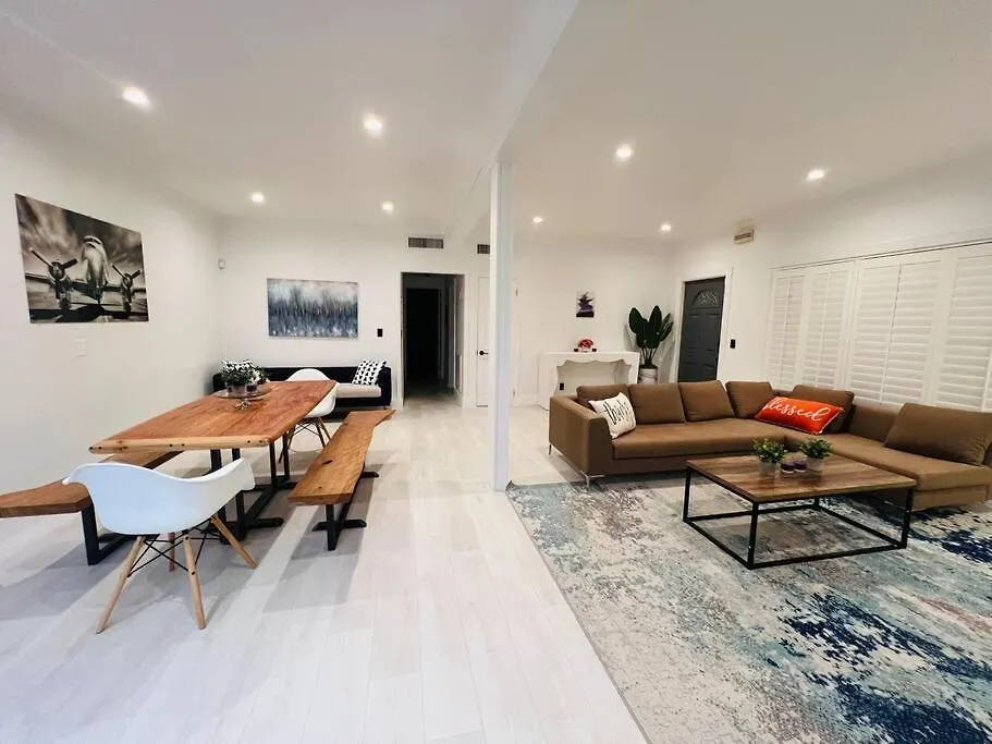 Holiday home Stylish 3-bed, 2-bath Near Downtown