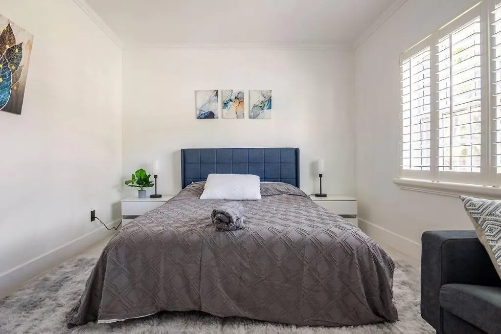 Stylish 3-bed, 2-bath Near Downtown Miami