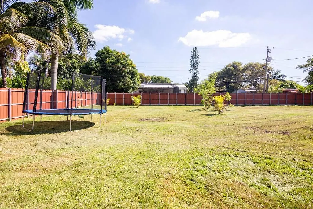 Stylish 3-bed, 2-bath Near Downtown Holiday home