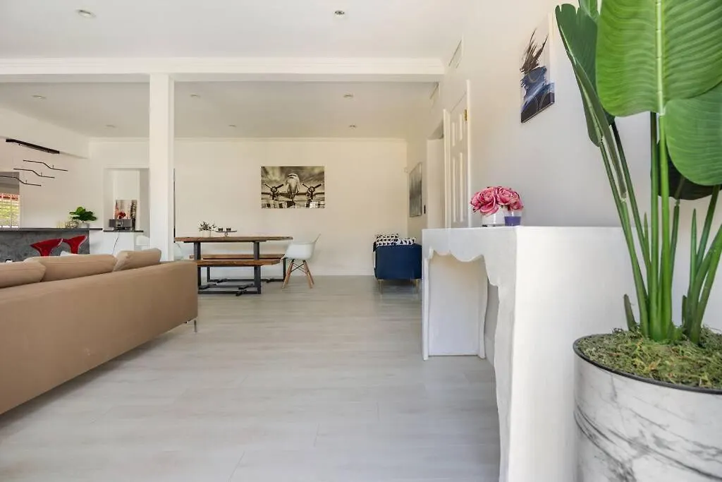 Stylish 3-bed, 2-bath Near Downtown Miami