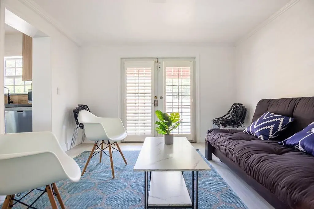 Stylish 3-bed, 2-bath Near Downtown Holiday home Miami