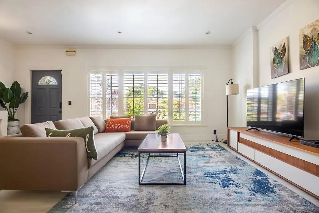 Holiday home Stylish 3-bed, 2-bath Near Downtown