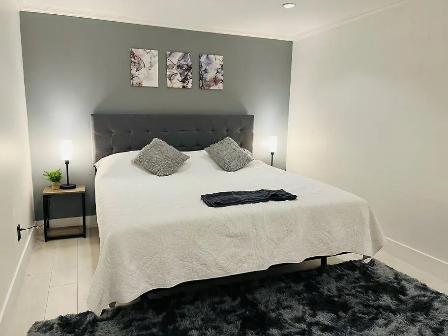 Stylish 3-bed, 2-bath Near Downtown